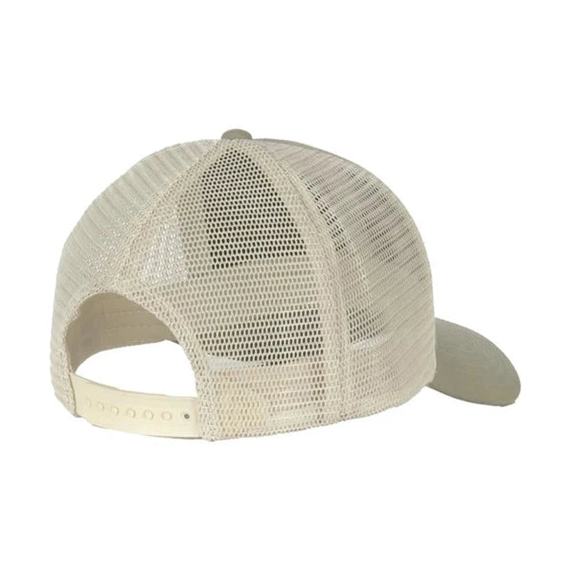 Bakvy av beige keps som visar ventilationsmesh och justerbart plastspänne