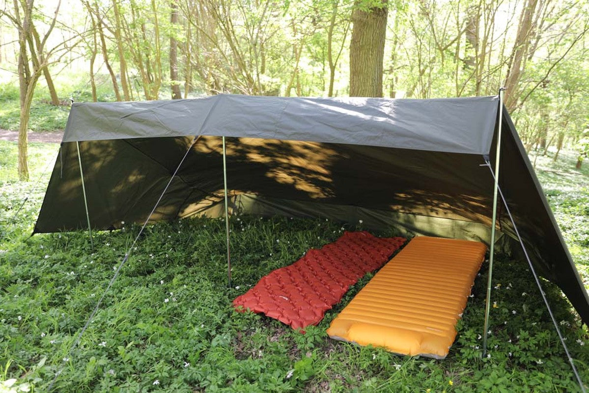 Fjällmark Dreamsleep 2.0 uppblåsbara liggunderlag i skogsmiljö