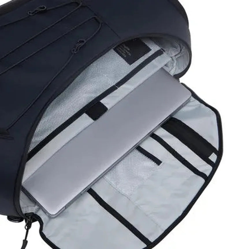 Öppen mörkblå Haglöfs ryggsäck med laptopfack och meshväska
