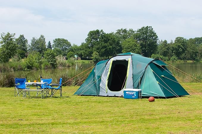 Coleman Spruce Falls campingtält uppställt vid sjö
