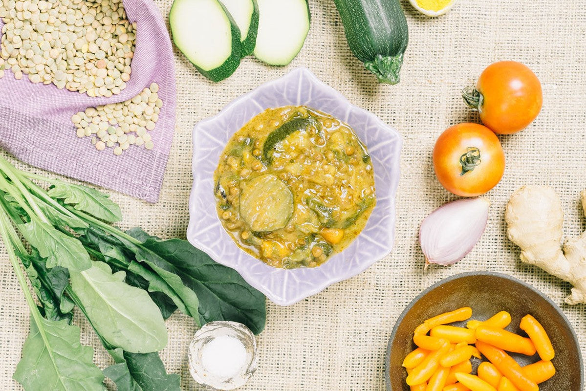 Vegansk frystorkad curry med gröna linser och grönsaker