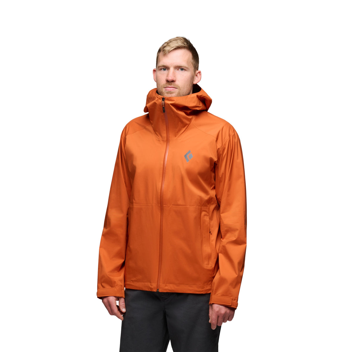 Orange herrskaljacka med huva och bröstlogo framifrån